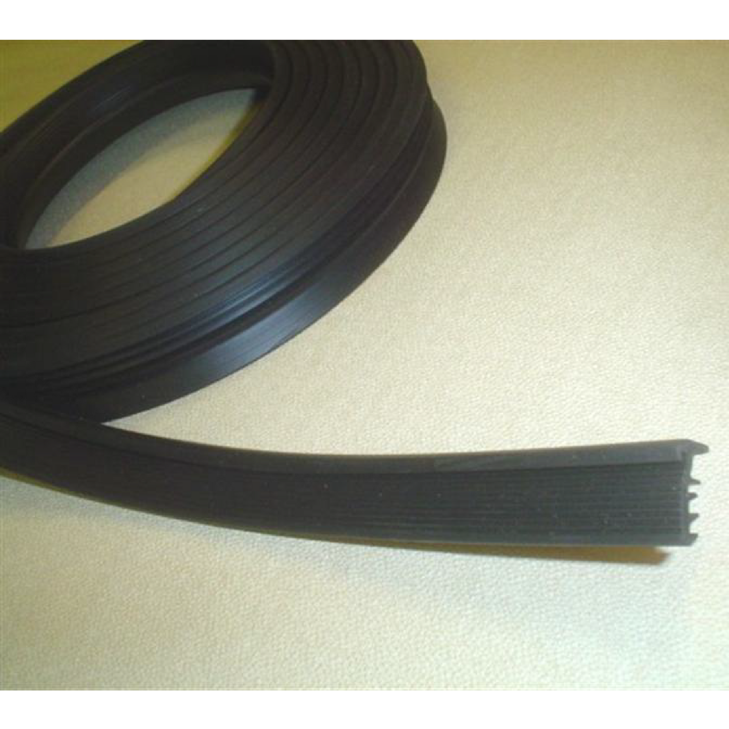 RUBBER SEAL RP068A (£/M)